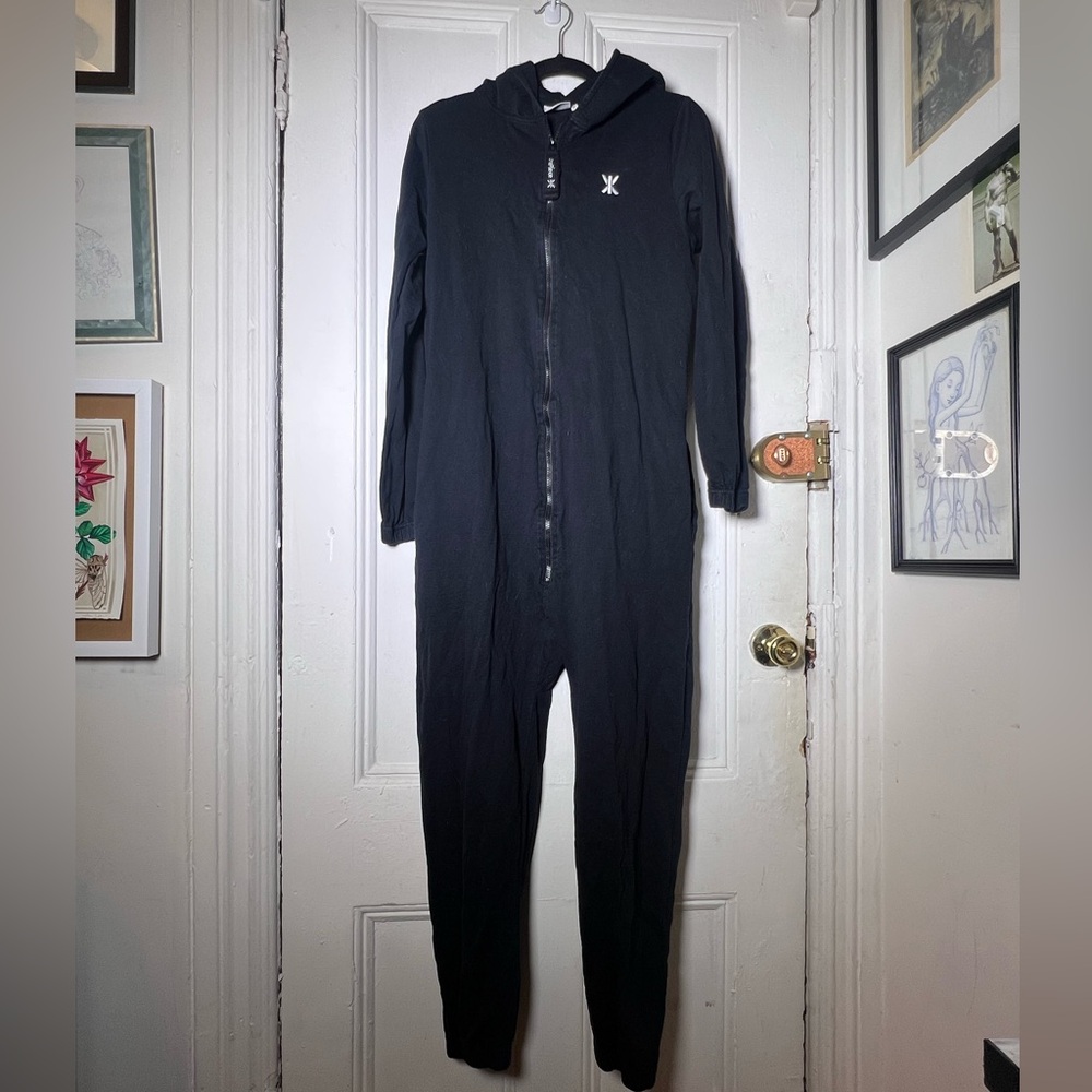 Mens Onepiece cover alls pjs suze medium, fits a womans large. Black